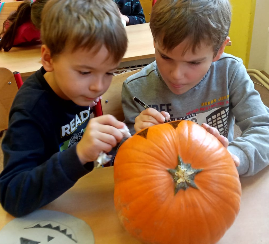 2.A Náš Halloween ) Základní škola, Praha 8, Palmovka 8